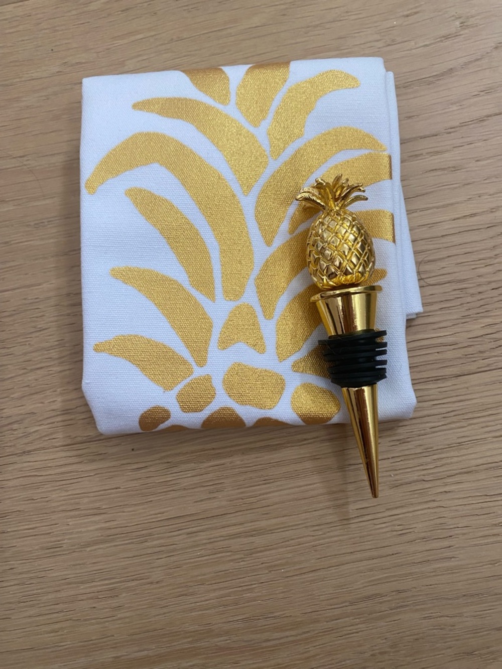 Lilly Pulitzer Wine Bag with Pineapple print & pineapple stopper Bundle - NWOT